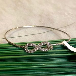 🍭4/$20 infinity sign silver tone bracelet NWT